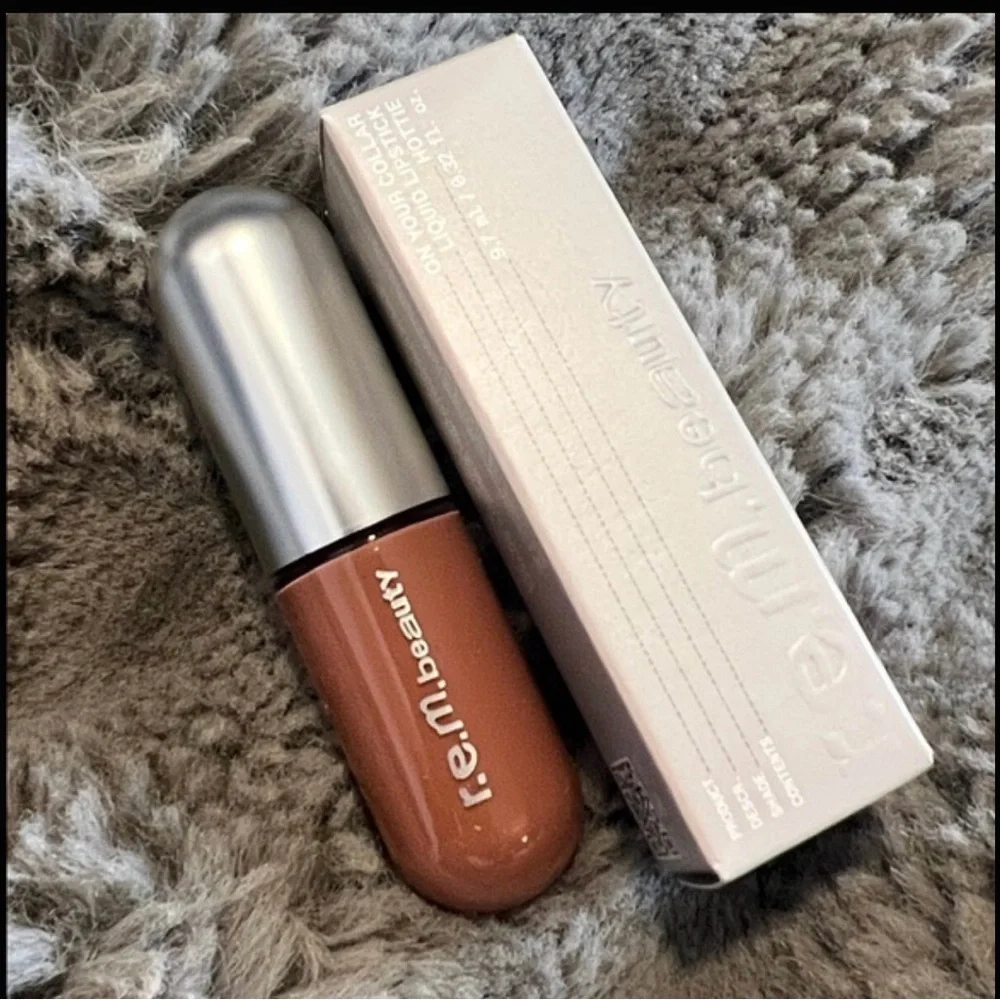 r.e.m. beauty HOTTIE Brown Lipstick